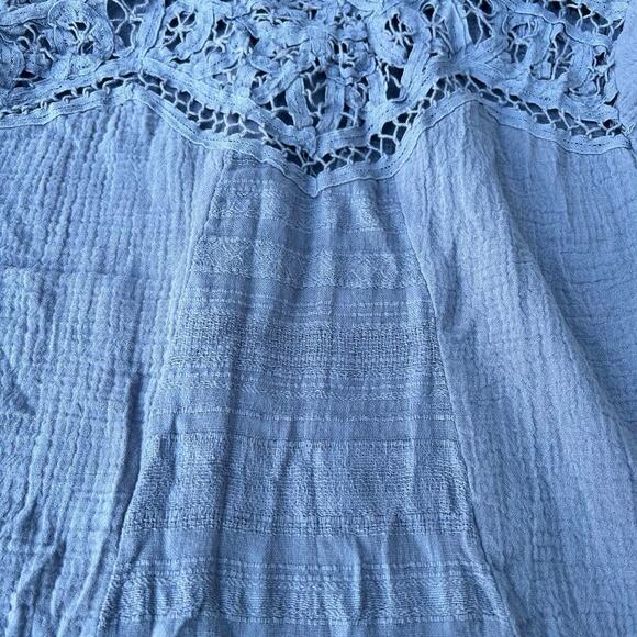 Miss Me, Button down women's size S shirt, blue lace cutwork - Picture 8 of 9